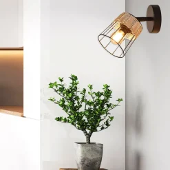 Fabrique de Styles Spot 1 lumière en metal et rotin tresse h18.5cm noir - Indah* Appliques